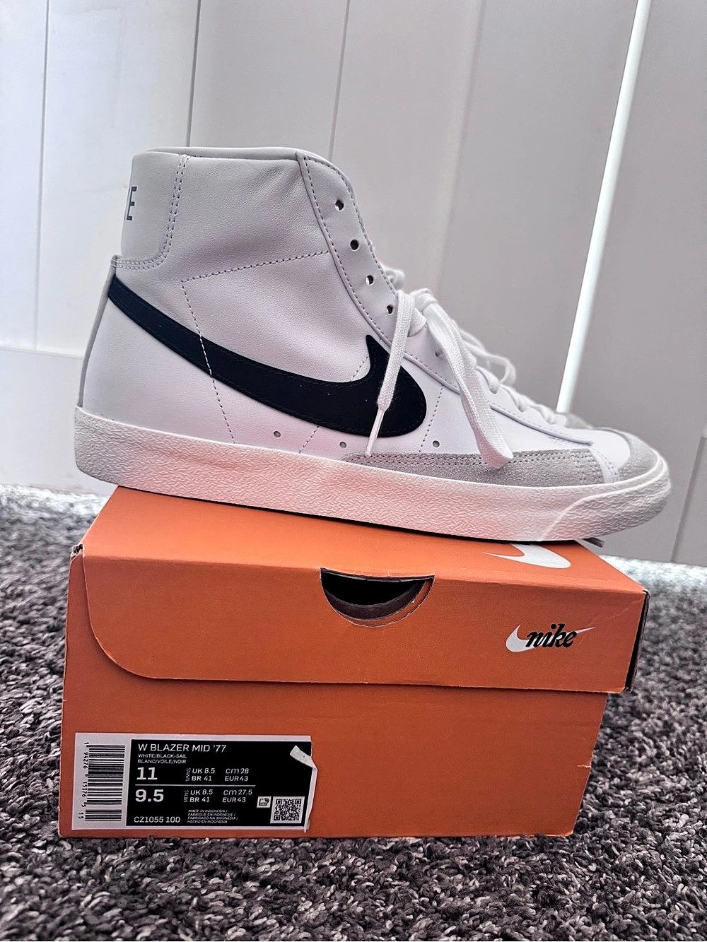 Nike Blazer Mid '77 High-Top Sneakers White & Black US womens 11 like new (unise
